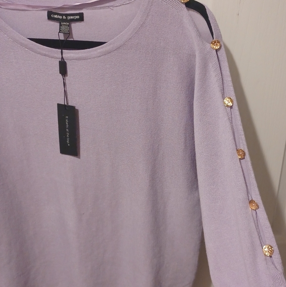 CABLE AND GAUGE LAVENDER PURPLE KEYHOLE SLEEVES GOLD BUTTONS TOP SIZE SMALL - Picture 2 of 15